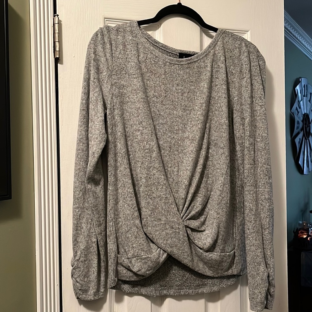 Long sleeve gray scoop neck sweater